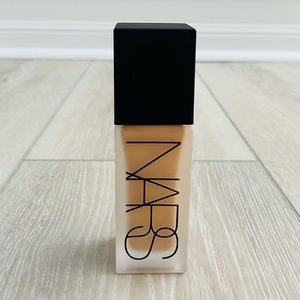 💄 NARS Semi-Matte All Day Luminous Weightless Foundation “Medium 4 - Barcelona”
